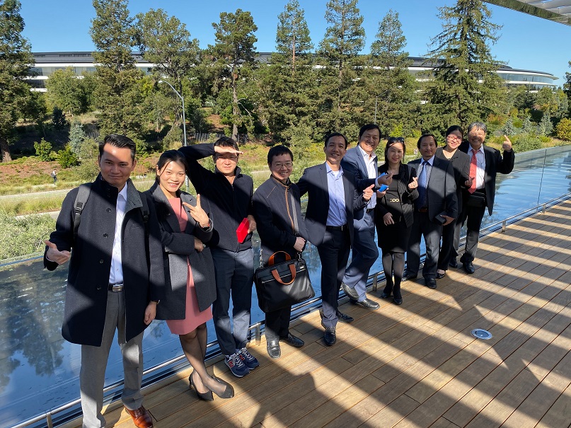 Lotus QA and Vietnamese Team in front of $5 billion spaceship campus of Apple